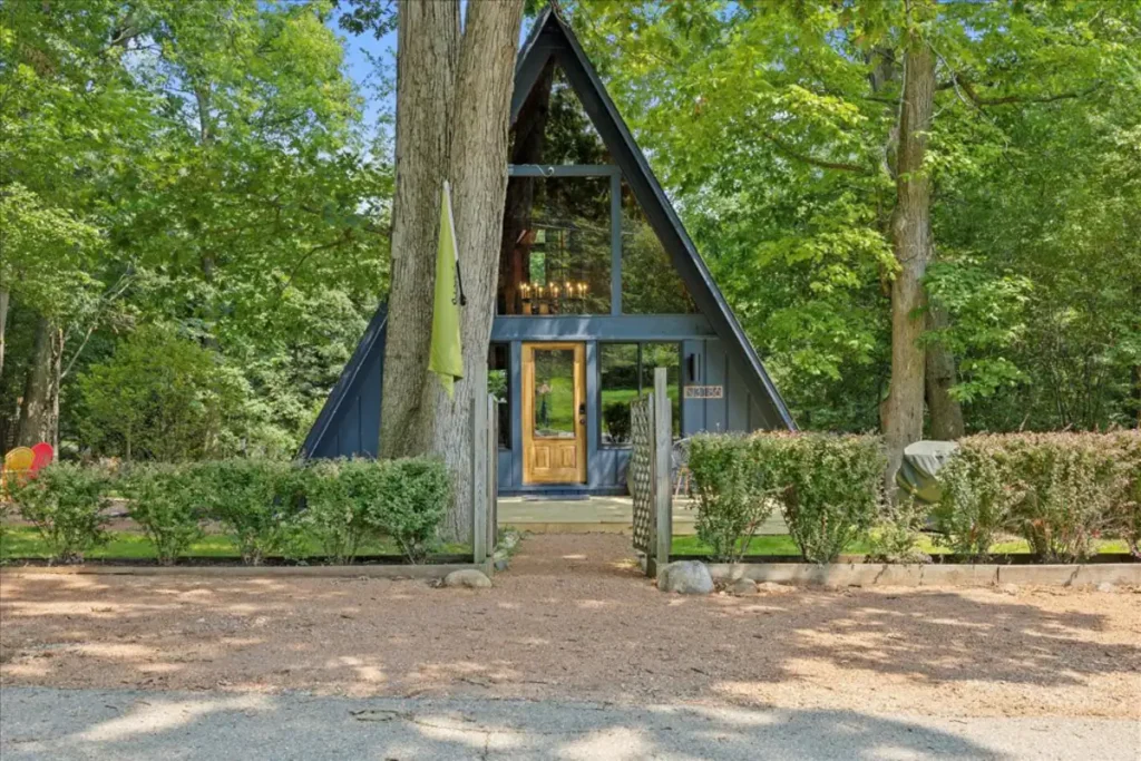 Magical A-Frame Cabin That Looks Amazing And Is Beautifully Designed